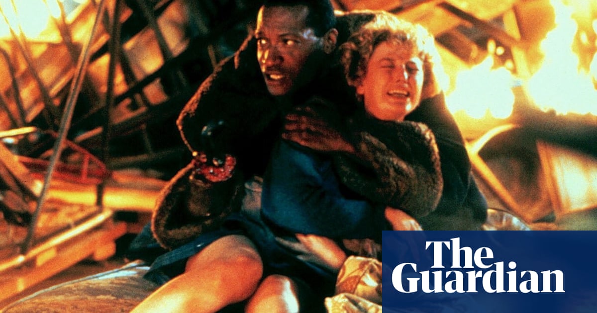 <br />
<br />
<h1>Le décès de Tony Todd, légende du cinéma d'horreur</h1><br />
<br />
<p>La communauté cinéphile est en deuil suite au décès de Tony Todd, acteur emblématique du genre de l'horreur. Sa filmographie variée et sa présence charismatique à l'écran ont marqué de nombreuses générations de spectateurs.</p><br />
<br />
<h2>Points importants:</h2><br />
<ul><br /> <li>Décès de Tony Todd, acteur célèbre pour ses rôles dans les films d'horreur</li><br /> <li>Impact de sa filmographie sur le genre de l'horreur</li><br /> <li>Réactions de la communauté cinéphile à la nouvelle de sa disparition</li><br />
</ul><br />
<br /> - 1