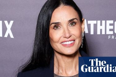 <br />
<br />
<h1>La vision de Demi Moore sur les origines des États-Unis</h1><br />
<br />
<p>L'actrice américaine Demi Moore a récemment fait des déclarations surprenantes concernant les origines des États-Unis. Selon elle, le pays est fondé sur des principes puritains, des fanatiques religieux et des criminels.</p><br />
<br />
<h2>Points importants:</h2><br />
<ul><br /> <li>Demi Moore remet en question l'histoire traditionnelle des États-Unis</li><br /> <li>Elle souligne l'importance des différentes influences dans la formation du pays</li><br /> <li>Ses propos suscitent des débats sur l'identité américaine</li><br />
</ul><br />
<br /> - 2