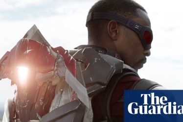 <br />
<br />
<h1>Nouveau Captain America : manque-t-il de super pouvoirs ?</h1><br />
<br />
<p>Le nouveau Captain America est arrivé sur nos écrans avec une approche différente. Doté de plus de cerveau que de force brute, ce nouveau héros soulève des questions sur sa capacité à remplir les chaussures de son prédécesseur. Mais est-ce que ses compétences intellectuelles peuvent compenser son absence de super pouvoirs ?</p><br />
<br />
<h2>Points importants de l'article :</h2><br />
<ul><br /> <li>Le nouveau Captain America a une approche plus intellectuelle que physique</li><br /> <li>Les fans se demandent s'il pourra être aussi efficace que l'ancien Capitaine sans super pouvoirs</li><br /> <li>La capacité du nouveau héros à surmonter les obstacles sans force surhumaine est remise en question</li><br />
</ul><br />
<br /> - 4