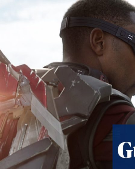 <br />
<br />
<h1>Nouveau Captain America : manque-t-il de super pouvoirs ?</h1><br />
<br />
<p>Le nouveau Captain America est arrivé sur nos écrans avec une approche différente. Doté de plus de cerveau que de force brute, ce nouveau héros soulève des questions sur sa capacité à remplir les chaussures de son prédécesseur. Mais est-ce que ses compétences intellectuelles peuvent compenser son absence de super pouvoirs ?</p><br />
<br />
<h2>Points importants de l'article :</h2><br />
<ul><br /> <li>Le nouveau Captain America a une approche plus intellectuelle que physique</li><br /> <li>Les fans se demandent s'il pourra être aussi efficace que l'ancien Capitaine sans super pouvoirs</li><br /> <li>La capacité du nouveau héros à surmonter les obstacles sans force surhumaine est remise en question</li><br />
</ul><br />
<br /> - 19