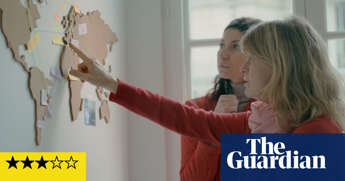 Critique du film: Le Maître du Déguisement - Un triomphe contre les arnaqueurs internationaux de rencontres 2 Critique du film: Le Maître du Déguisement - Un triomphe contre les arnaqueurs internationaux de rencontres - 1