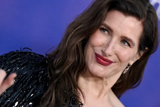Agatha All Along entre dans l'histoire avec le premier vrai baiser lesbien de Marvel 4 Kathryn Hahn joue le rôle d'Agatha