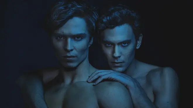 Cooper Koch de Monsters défend la scène de douche inceste des frères Menendez 6 Erik Menéndez était-il gay ? Les frères Menéndez étaient-ils amants ?