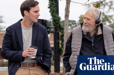 <br />
<br />
<h1>Juré #2 : le mystère du film manquant de Clint Eastwood</h1><br />
<br />
<p>Un nouveau film de Clint Eastwood a mystérieusement disparu des radars, laissant les fans perplexes. Découvrez les détails de cette affaire intrigante.</p><br />
<br />
<h2>Points importants :</h2><br />
<ul><br /> <li>Disparition d'un film de Clint Eastwood</li><br /> <li>Inquiétude des fans</li><br /> <li>Enquête en cours</li><br />
</ul><br />
<br /> - 2