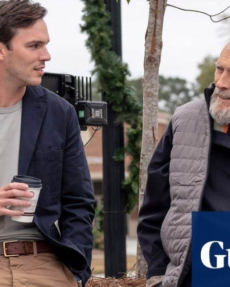 <br />
<br />
<h1>Juré #2 : le mystère du film manquant de Clint Eastwood</h1><br />
<br />
<p>Un nouveau film de Clint Eastwood a mystérieusement disparu des radars, laissant les fans perplexes. Découvrez les détails de cette affaire intrigante.</p><br />
<br />
<h2>Points importants :</h2><br />
<ul><br /> <li>Disparition d'un film de Clint Eastwood</li><br /> <li>Inquiétude des fans</li><br /> <li>Enquête en cours</li><br />
</ul><br />
<br /> - 28