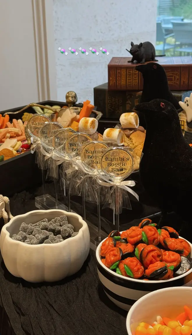 Molly-Mae Hague organise une méga fête d'Halloween pour sa fille Bambi 6 Molly avait des friandises sur le thème effrayant