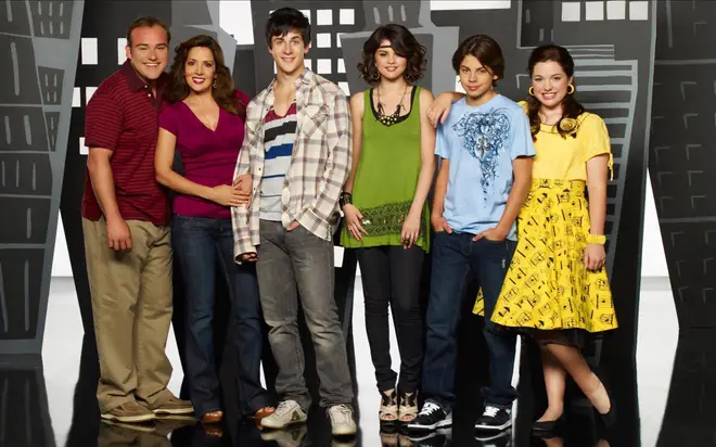 Les créateurs de Wizards Beyond Waverly Place défendent le manque de personnages originaux lors du redémarrage... 6 Le casting original des Sorciers de Waverly Place