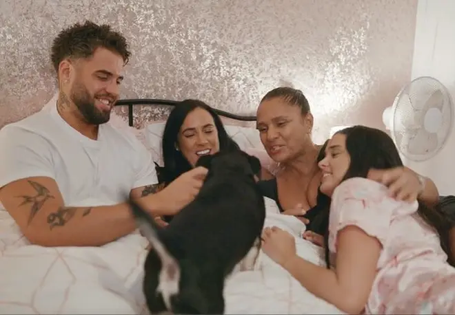 Lacey de MAFS UK révèle que la famille d'accueil non diffusée de Nathan comprenait des tatouages assortis 4 Le temps passé par Nathan avec la famille de Lacey a été longuement diffusé sur MAFS UK