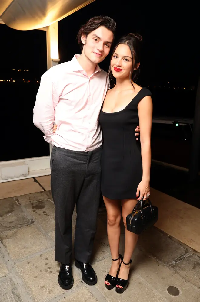 Olivia Rodrigo dit que les hommes souhaitant aller dans l'espace sont un "drapeau rouge" 5 Olivia Rodrigo et Louis Patridge sont devenus publics en 2024