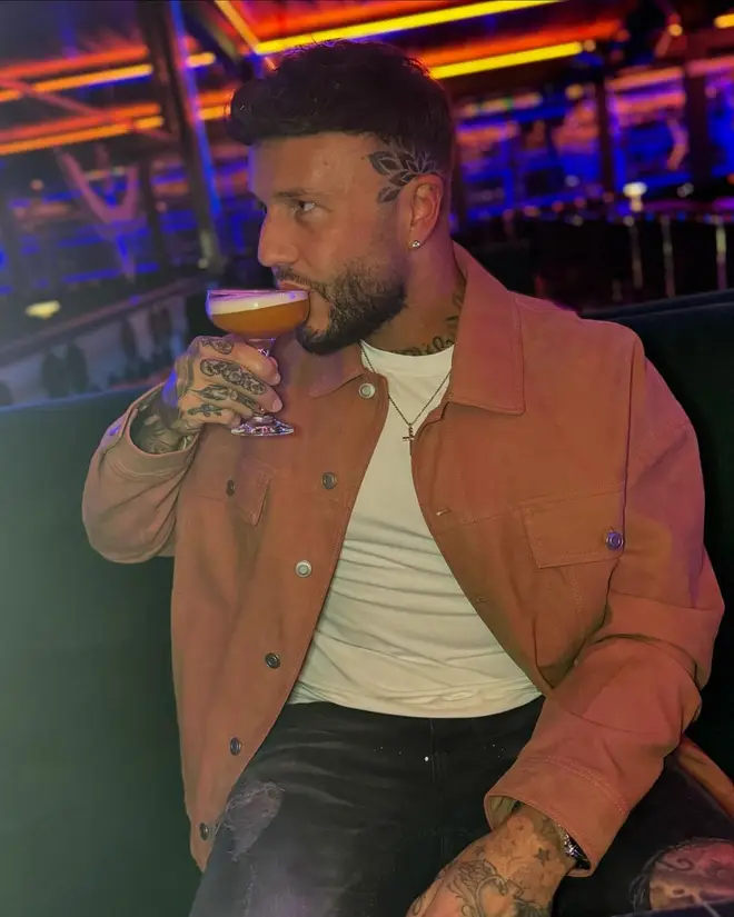 Adam de MAFS UK contraint de nier avoir été arrêté après une vidéo virale 5 Adam de MAFS a été jumelé à Polly dans l'expérience sociale