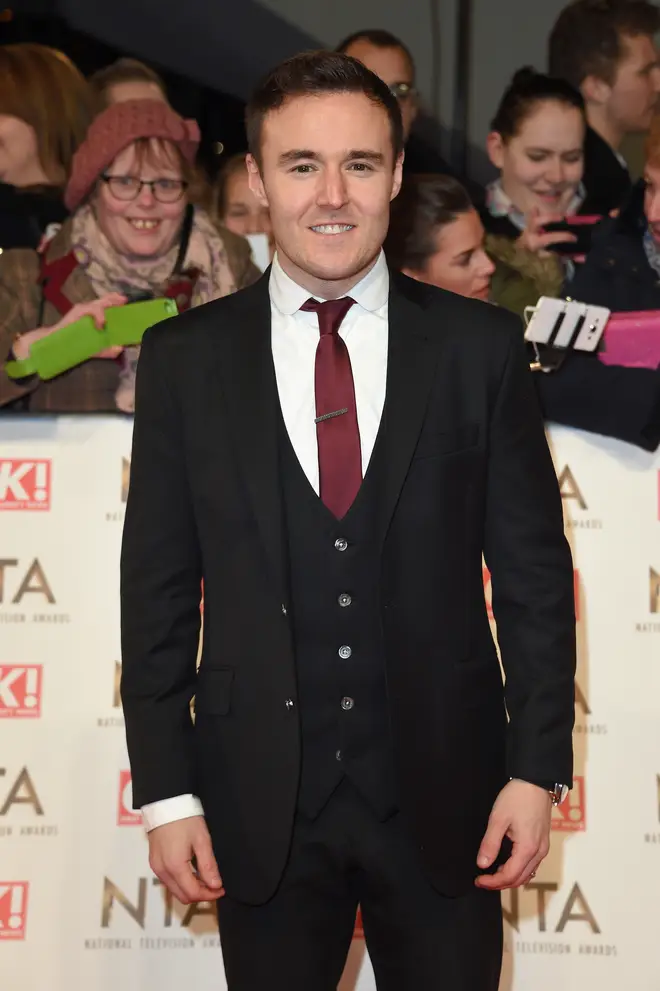 Qui est Alan Halsall? L'âge de la star de Coronation Street, sa petite amie, d'où il vient et... 5 Alan Halsall est originaire du Grand Manchester