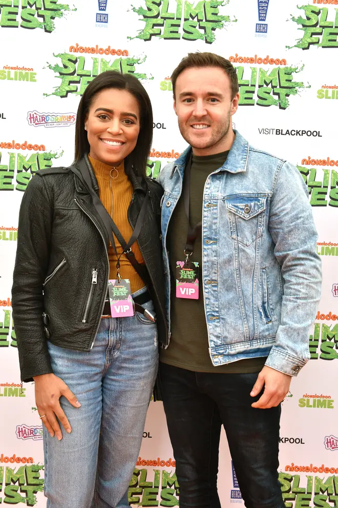 Qui est Alan Halsall? L'âge de la star de Coronation Street, sa petite amie, d'où il vient et... 7 Alan Halsall et Tisha Merry sont sortis ensemble pendant cinq ans