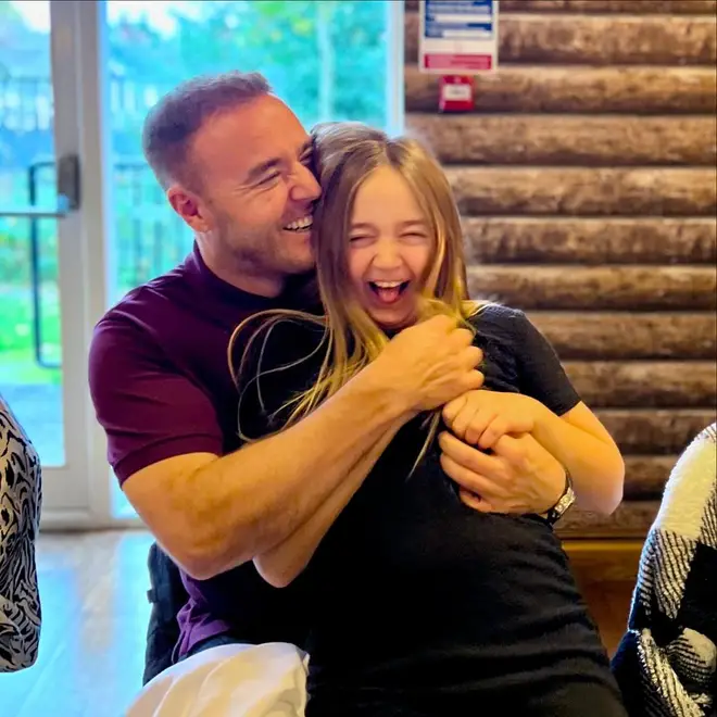 Qui est Alan Halsall? L'âge de la star de Coronation Street, sa petite amie, d'où il vient et... 9 La fille d'Alan Halsall s'appelle Sienna Rae