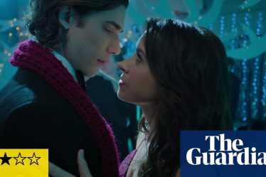 Critique de Hot Frosty - Romance délirante de bonhomme de neige sur Netflix | Films romantiques - 2
