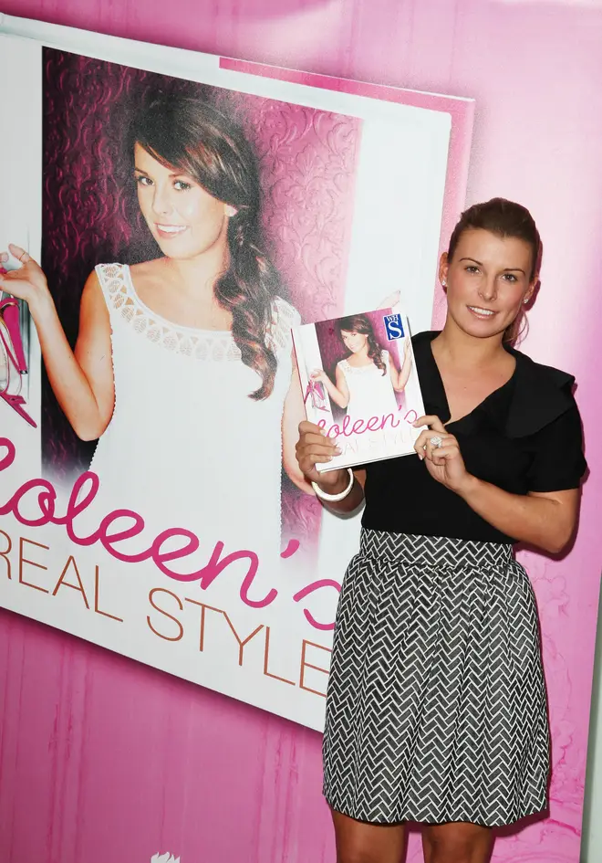 Qui est Coleen Rooney ? Valeur nette, enfants, mari Wayne Rooney et plus 7 Coleen a vendu un certain nombre de livres depuis 2008