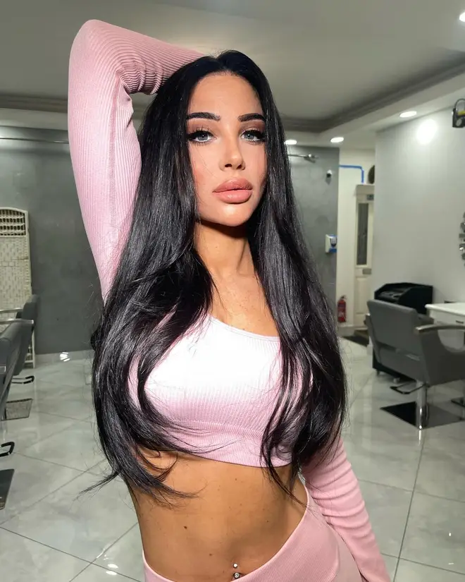Qui est Tulisa Contostavlos ? Âge, vrai nom, valeur nette, origine ethnique et plus 9 Tulisa n'a pas divulgué quelle chirurgie esthétique elle a subie