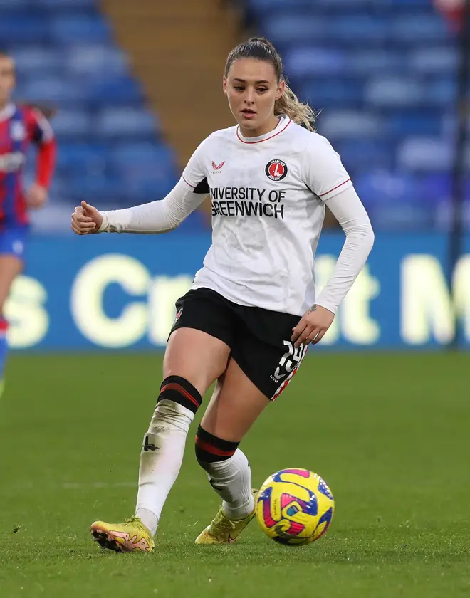Qui est la petite amie de GK Barry ? La relation avec Ella Rutherford révélée 5 Ella joue actuellement pour Ipswich Town