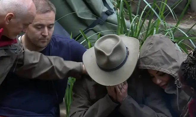 Danny Jones de I'm A Celeb félicité par les fans pour son chat sur l'anxiété "vulnérable" 4 Tulisa, Oti, Alan et Barry consolent tous Danny