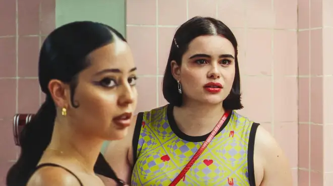 Euphoria Casting de la saison 3 : Qui a quitté la série et qui revient ? 6 Barbie Ferreira and Alexa Demie in Euphoria saison 2