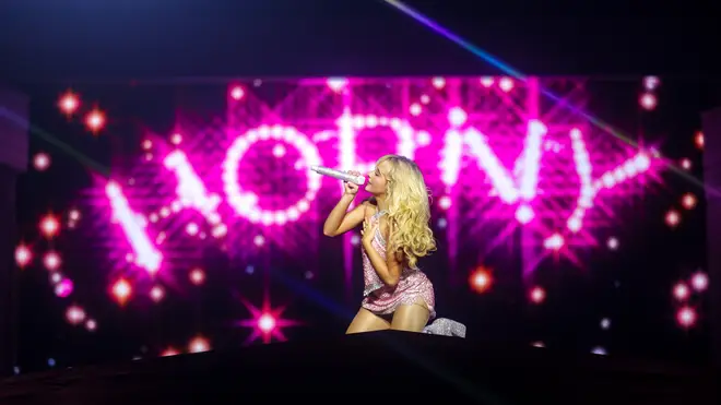Les fans de Sabrina Carpenter défendent la sortie épicée de "Bed Chem" après la tournée Short n' Sweet... 7 La tournée Short N Sweet de Sabrina Carpenter se dirige désormais vers l'Europe en 2025