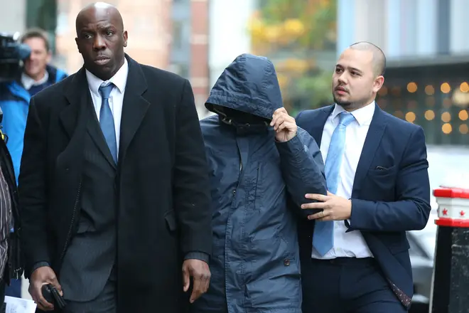 Tulisa de I'm A Celeb parle du scandale choquant du "Faux Cheikh" 5 Mazher Mahmood cachant son visage alors qu'il entrait dans le Old Bailey