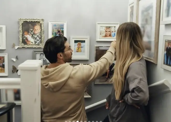 Amy de MAFS UK débute sa transformation cosmétique après le défilé 5 Luke montrant une vieille photo d'Amy