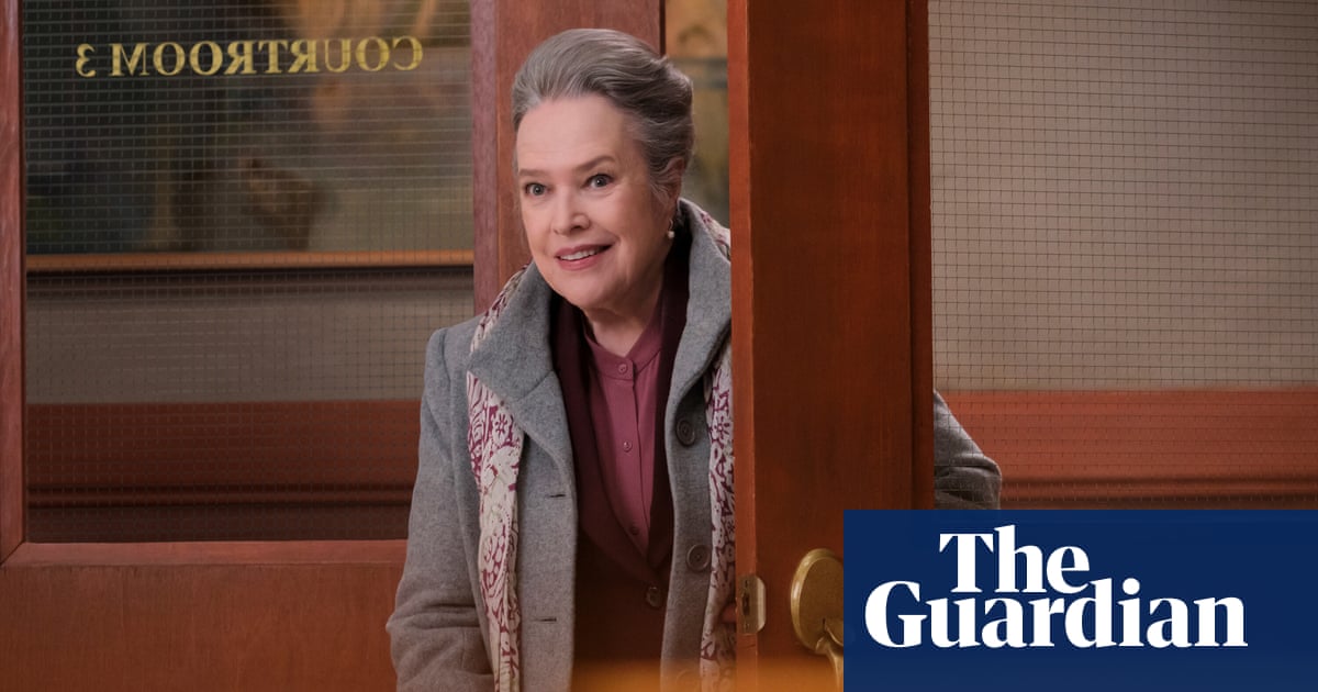 Kathy Bates parle des effets des opioïdes et du vieillissement à la télévision 2 Kathy Bates parle des effets des opioïdes et du vieillissement à la télévision - 1