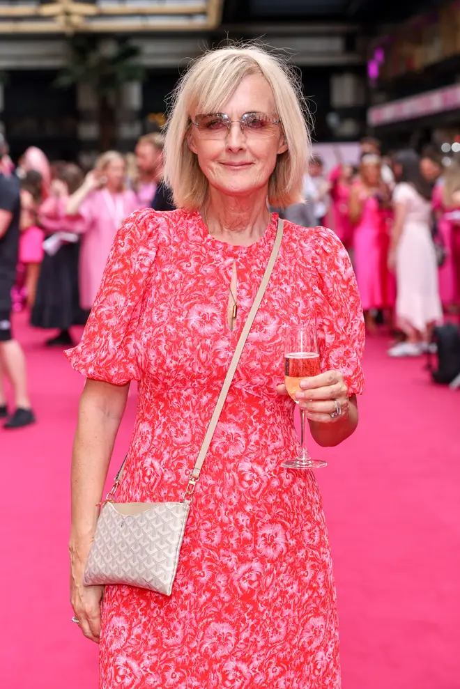 Qui est Je suis Jane Moore d'une célébrité ? Âge, mari, enfants et plus 5 Jane Moore est née et a grandi à Oxford