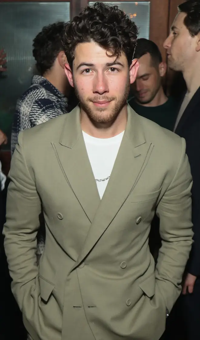 Voici qui a failli jouer Fiyero de Wicked au lieu de Jonathan Bailey 5 Nick Jonas dit que lui et Joe Jonas ont tous deux auditionné pour Fiyero de Wicked