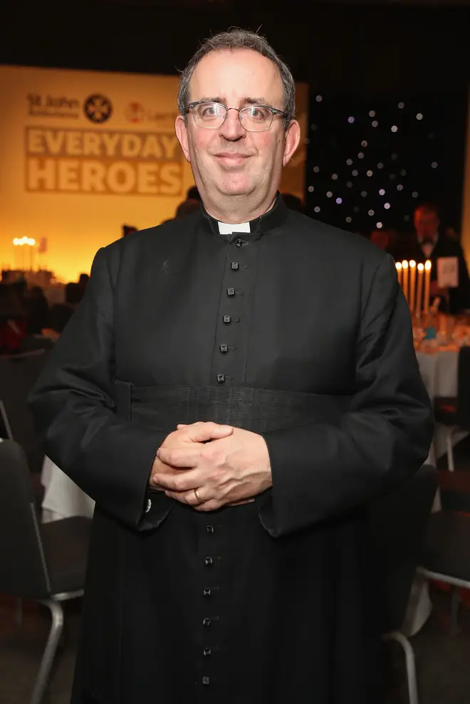 Qui est la star la plus riche de I'm A Celeb 2024 ? De Coleen Rooney à Maura Higgins 8 Le révérend Richard Coles faisait partie d'un groupe