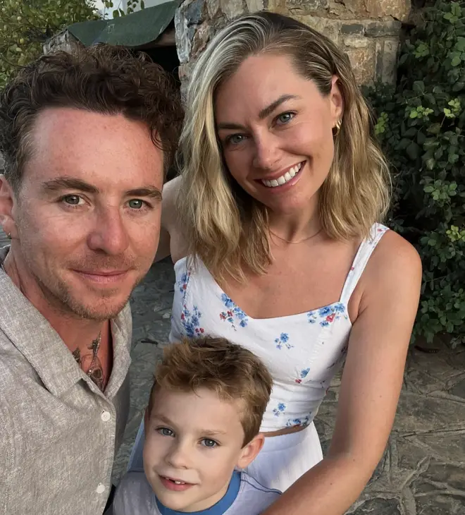 Georgia Horley, la femme de Danny Jones de I'm A Celeb, s'effondre dans une vidéo émouvante 4 Danny Jones avec sa femme et son fils