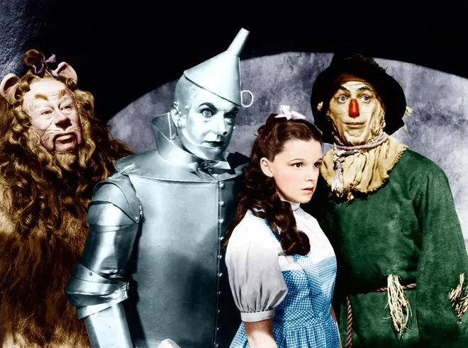 Dorothy est-elle dans Wicked ? La réalisatrice révèle comment elle sera incluse dans la partie 2 7 Qu'arrive-t-il à Dorothy dans Wicked : Partie 2 ?