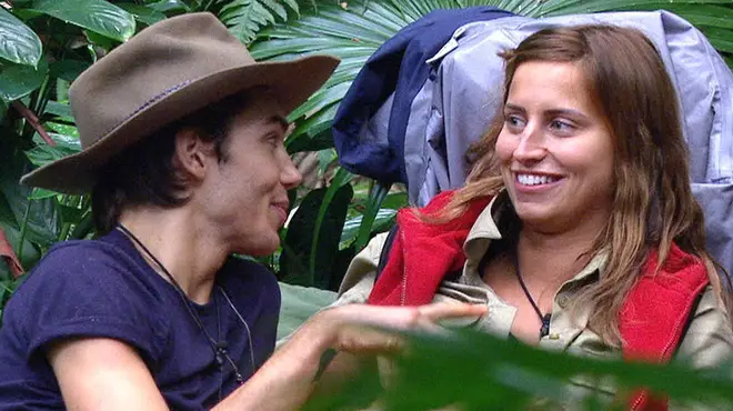 Je suis une célébrité, des romances que les téléspectateurs n'ont jamais vues venir 5 Fearne McCann et George Shelley parlent dans I'm A Celebrity 2015