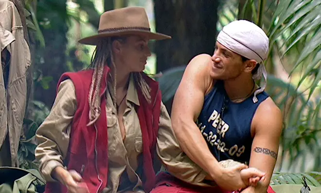 Je suis une célébrité, des romances que les téléspectateurs n'ont jamais vues venir 8 Katie Price et Peter Andre ont vécu l'une des romances I'm A Celebrity les plus célèbres de tous les temps.