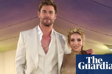 <h2>Chris Hemsworth critiqué pour une publicité touristique promouvant Abu Dhabi malgré les violations notoires des droits de l'homme</h2><br />
<br />
L'acteur australien Chris Hemsworth est au centre de la controverse après avoir participé à une publicité promouvant le tourisme à Abu Dhabi, malgré les nombreuses critiques sur les violations des droits de l'homme dans la région. Les internautes ont exprimé leur mécontentement face à cette collaboration, soulignant l'importance de prendre en compte les enjeux éthiques lors de la promotion de destinations touristiques.<br />
<br />
Liste des points importants:<br />
- Chris Hemsworth critiqué pour une publicité touristique à Abu Dhabi<br />
- Les violations des droits de l'homme dans la région sont pointées du doigt<br />
- Les internautes expriment leur mécontentement<br />
- Importance de considérer les enjeux éthiques dans la promotion touristique - 2