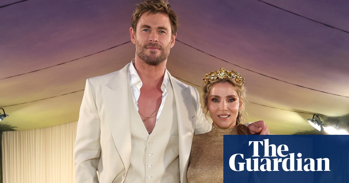 <h2>Chris Hemsworth critiqué pour une publicité touristique promouvant Abu Dhabi malgré les violations notoires des droits de l'homme</h2><br />
<br />
L'acteur australien Chris Hemsworth est au centre de la controverse après avoir participé à une publicité promouvant le tourisme à Abu Dhabi, malgré les nombreuses critiques sur les violations des droits de l'homme dans la région. Les internautes ont exprimé leur mécontentement face à cette collaboration, soulignant l'importance de prendre en compte les enjeux éthiques lors de la promotion de destinations touristiques.<br />
<br />
Liste des points importants:<br />
- Chris Hemsworth critiqué pour une publicité touristique à Abu Dhabi<br />
- Les violations des droits de l'homme dans la région sont pointées du doigt<br />
- Les internautes expriment leur mécontentement<br />
- Importance de considérer les enjeux éthiques dans la promotion touristique 2 <h2>Chris Hemsworth critiqué pour une publicité touristique promouvant Abu Dhabi malgré les violations notoires des droits de l'homme</h2><br />
<br />
L'acteur australien Chris Hemsworth est au centre de la controverse après avoir participé à une publicité promouvant le tourisme à Abu Dhabi, malgré les nombreuses critiques sur les violations des droits de l'homme dans la région. Les internautes ont exprimé leur mécontentement face à cette collaboration, soulignant l'importance de prendre en compte les enjeux éthiques lors de la promotion de destinations touristiques.<br />
<br />
Liste des points importants:<br />
- Chris Hemsworth critiqué pour une publicité touristique à Abu Dhabi<br />
- Les violations des droits de l'homme dans la région sont pointées du doigt<br />
- Les internautes expriment leur mécontentement<br />
- Importance de considérer les enjeux éthiques dans la promotion touristique - 1