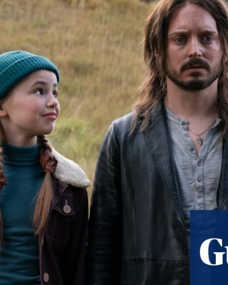Critique de Livrophage - Un film émouvant sur la relation père-fille qui ensorcelle l'échec du magicien Elijah Wood - 44
