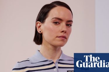 <br />
<br />
<h1>Titre: Daisy Ridley: sa confession choquante sur le plateau de Bake Off !</h1><br />
<br />
<p><br />
L'actrice britannique Daisy Ridley s'est récemment confiée sur une expérience étonnante qu'elle a vécue lors de sa participation à l'émission de télé-réalité "Bake Off". Elle a révélé avoir réalisé un gâteau en forme de toilettes, une création surprenante qui a suscité de vives réactions.<br />
</p><br />
<br />
<h2>Points importants:</h2><br />
<ul><br /> <li>Confession choquante de Daisy Ridley sur le plateau de Bake Off</li><br /> <li>Création d'un gâteau en forme de toilettes</li><br /> <li>Réactions surprenantes des autres participants et du public</li><br />
</ul><br />
<br /> - 4