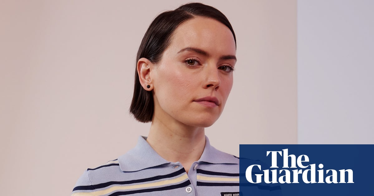 <br />
<br />
<h1>Titre: Daisy Ridley: sa confession choquante sur le plateau de Bake Off !</h1><br />
<br />
<p><br />
L'actrice britannique Daisy Ridley s'est récemment confiée sur une expérience étonnante qu'elle a vécue lors de sa participation à l'émission de télé-réalité "Bake Off". Elle a révélé avoir réalisé un gâteau en forme de toilettes, une création surprenante qui a suscité de vives réactions.<br />
</p><br />
<br />
<h2>Points importants:</h2><br />
<ul><br /> <li>Confession choquante de Daisy Ridley sur le plateau de Bake Off</li><br /> <li>Création d'un gâteau en forme de toilettes</li><br /> <li>Réactions surprenantes des autres participants et du public</li><br />
</ul><br />
<br /> 2 <br />
<br />
<h1>Titre: Daisy Ridley: sa confession choquante sur le plateau de Bake Off !</h1><br />
<br />
<p><br />
L'actrice britannique Daisy Ridley s'est récemment confiée sur une expérience étonnante qu'elle a vécue lors de sa participation à l'émission de télé-réalité "Bake Off". Elle a révélé avoir réalisé un gâteau en forme de toilettes, une création surprenante qui a suscité de vives réactions.<br />
</p><br />
<br />
<h2>Points importants:</h2><br />
<ul><br /> <li>Confession choquante de Daisy Ridley sur le plateau de Bake Off</li><br /> <li>Création d'un gâteau en forme de toilettes</li><br /> <li>Réactions surprenantes des autres participants et du public</li><br />
</ul><br />
<br /> - 1
