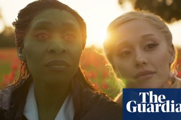 Titre en français: Le réalisateur de "Wicked" incite le public à demander aux cinémas d'augmenter le volume | Cinéma<br />
<br />
Le réalisateur de la célèbre comédie musicale "Wicked" a récemment exprimé son mécontentement concernant le niveau sonore des projections du film dans les cinémas. Il a encouragé les spectateurs à faire pression sur les exploitants pour qu'ils augmentent le volume afin de profiter pleinement de l'expérience cinématographique.<br />
<br />
Points importants de l'article:<br />
1. Le réalisateur de "Wicked" a critiqué le faible volume des projections du film dans les cinémas.<br />
2. Il a incité le public à demander aux cinémas d'augmenter le volume pour une meilleure expérience.<br />
3. Les spectateurs sont encouragés à faire entendre leur voix pour améliorer la qualité sonore des projections cinématographiques. - 2