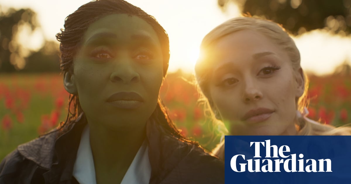 Titre en français: Le réalisateur de "Wicked" incite le public à demander aux cinémas d'augmenter le volume | Cinéma<br />
<br />
Le réalisateur de la célèbre comédie musicale "Wicked" a récemment exprimé son mécontentement concernant le niveau sonore des projections du film dans les cinémas. Il a encouragé les spectateurs à faire pression sur les exploitants pour qu'ils augmentent le volume afin de profiter pleinement de l'expérience cinématographique.<br />
<br />
Points importants de l'article:<br />
1. Le réalisateur de "Wicked" a critiqué le faible volume des projections du film dans les cinémas.<br />
2. Il a incité le public à demander aux cinémas d'augmenter le volume pour une meilleure expérience.<br />
3. Les spectateurs sont encouragés à faire entendre leur voix pour améliorer la qualité sonore des projections cinématographiques. 2 Titre en français: Le réalisateur de "Wicked" incite le public à demander aux cinémas d'augmenter le volume | Cinéma<br />
<br />
Le réalisateur de la célèbre comédie musicale "Wicked" a récemment exprimé son mécontentement concernant le niveau sonore des projections du film dans les cinémas. Il a encouragé les spectateurs à faire pression sur les exploitants pour qu'ils augmentent le volume afin de profiter pleinement de l'expérience cinématographique.<br />
<br />
Points importants de l'article:<br />
1. Le réalisateur de "Wicked" a critiqué le faible volume des projections du film dans les cinémas.<br />
2. Il a incité le public à demander aux cinémas d'augmenter le volume pour une meilleure expérience.<br />
3. Les spectateurs sont encouragés à faire entendre leur voix pour améliorer la qualité sonore des projections cinématographiques. - 1