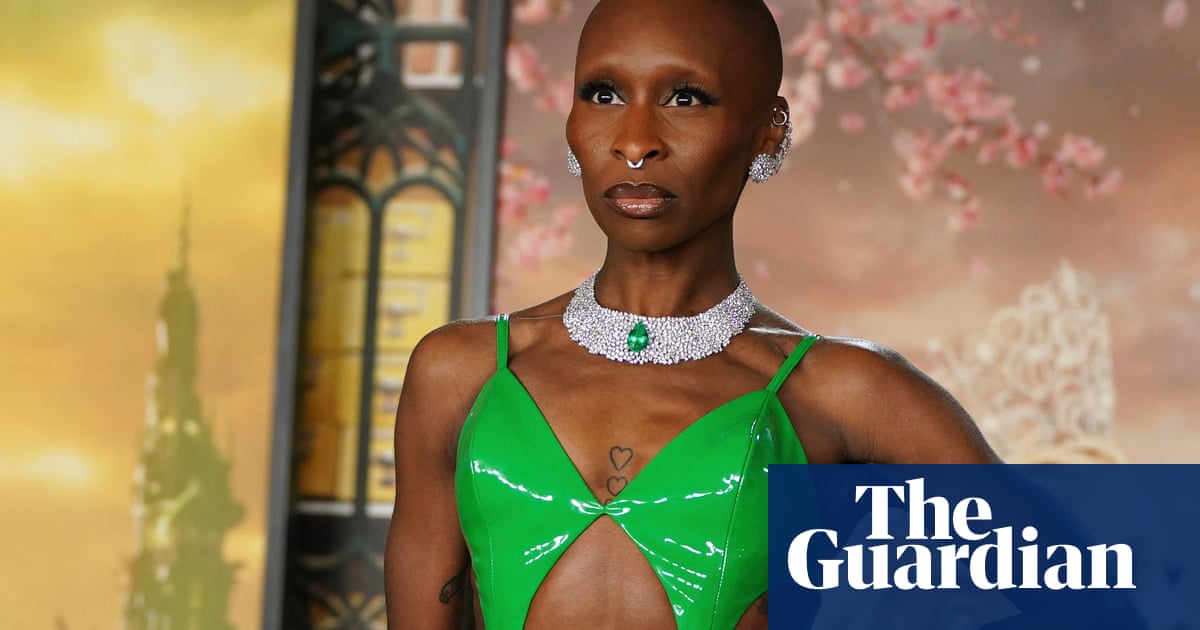 <br />
<br />
<h1>La star de Wicked, Cynthia Erivo, encourage le public à chanter en chœur lors des représentations</h1><br />
<br />
<p>La talentueuse actrice Cynthia Erivo, connue pour son rôle dans la comédie musicale Wicked, a récemment exprimé son enthousiasme à l'idée que les spectateurs chantent en chœur lors des représentations. Selon Erivo, cette interaction avec le public crée une ambiance magique et renforce l'expérience théâtrale.</p><br />
<br />
<h2>Points importants de l'article :</h2><br />
<ul><br /> <li>Cynthia Erivo encourage le public à chanter en chœur lors des représentations de Wicked</li><br /> <li>Elle considère cette interaction comme une expérience magique</li><br /> <li>L'actrice est ouverte à la participation du public lors des spectacles</li><br />
</ul><br />
<br /> 2 <br />
<br />
<h1>La star de Wicked, Cynthia Erivo, encourage le public à chanter en chœur lors des représentations</h1><br />
<br />
<p>La talentueuse actrice Cynthia Erivo, connue pour son rôle dans la comédie musicale Wicked, a récemment exprimé son enthousiasme à l'idée que les spectateurs chantent en chœur lors des représentations. Selon Erivo, cette interaction avec le public crée une ambiance magique et renforce l'expérience théâtrale.</p><br />
<br />
<h2>Points importants de l'article :</h2><br />
<ul><br /> <li>Cynthia Erivo encourage le public à chanter en chœur lors des représentations de Wicked</li><br /> <li>Elle considère cette interaction comme une expérience magique</li><br /> <li>L'actrice est ouverte à la participation du public lors des spectacles</li><br />
</ul><br />
<br /> - 1