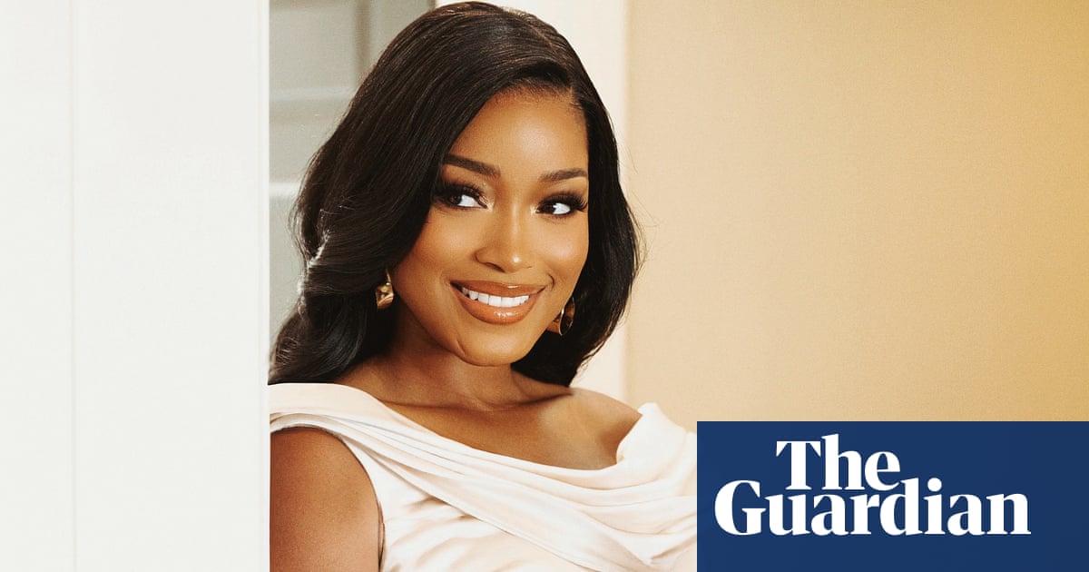 <br />
<br />
<h1>Keke Palmer : la reine du contenu à Hollywood !</h1><br />
<br />
<p>Keke Palmer, l'actrice et chanteuse américaine, s'est imposée comme une figure incontournable dans l'industrie du divertissement. Elle a récemment partagé son point de vue sur son rôle en tant que créatrice de contenu à Hollywood.</p><br />
<br />
<h2>Points importants :</h2><br />
<ul><br /> <li>Keke Palmer, une artiste polyvalente</li><br /> <li>Son impact sur l'industrie du divertissement</li><br /> <li>La vision de Keke Palmer sur son rôle à Hollywood</li><br />
</ul><br />
<br /> 2 <br />
<br />
<h1>Keke Palmer : la reine du contenu à Hollywood !</h1><br />
<br />
<p>Keke Palmer, l'actrice et chanteuse américaine, s'est imposée comme une figure incontournable dans l'industrie du divertissement. Elle a récemment partagé son point de vue sur son rôle en tant que créatrice de contenu à Hollywood.</p><br />
<br />
<h2>Points importants :</h2><br />
<ul><br /> <li>Keke Palmer, une artiste polyvalente</li><br /> <li>Son impact sur l'industrie du divertissement</li><br /> <li>La vision de Keke Palmer sur son rôle à Hollywood</li><br />
</ul><br />
<br /> - 1
