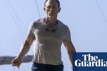 Le prochain James Bond : un acteur dans la trentaine et une diversité plus importante<br />
<br />
Dans le monde du cinéma, la question de qui incarnera le prochain James Bond fait débat. Les producteurs envisagent de choisir un acteur dans la trentaine, rompant ainsi avec la tradition des interprètes plus âgés du célèbre agent secret. De plus, l'importance de la diversité est soulignée, avec l'idée que l'apparence caucasienne ne sera pas un critère déterminant pour le rôle.<br />
<br />
Points importants de l'article :<br />
- Le prochain James Bond sera interprété par un acteur dans la trentaine.<br />
- La diversité sera mise en avant dans le choix du casting.<br />
- L'apparence caucasienne ne sera pas un critère déterminant pour le rôle. - 4