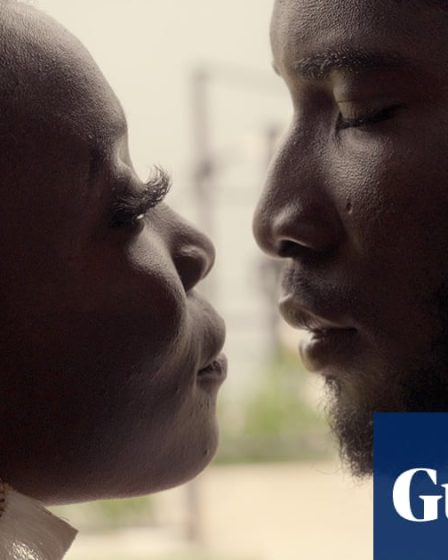 Critique de "Deux d'un même genre" - Rencontre au sommet des sexes au Ghana dans un hôtel de luxe | Film 17 Critique de "Deux d'un même genre" - Rencontre au sommet des sexes au Ghana dans un hôtel de luxe | Film - 16