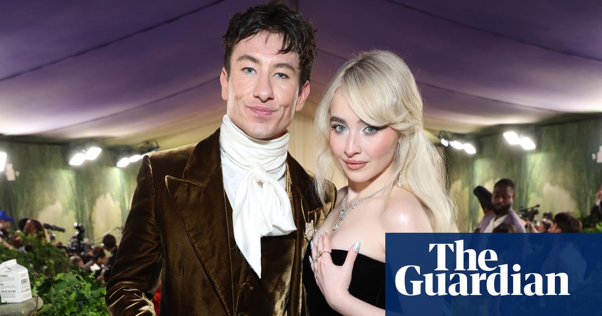 Barry Keoghan dénonce les trolls en ligne qui utilisent son fils contre lui | Cinéma<br />
<br />
Le célèbre acteur Barry Keoghan a récemment exprimé son indignation face aux attaques en ligne visant son fils. Il a qualifié ces comportements de "dégoûtants" et a appelé à mettre fin à ce harcèlement injuste. Retour sur cette polémique qui secoue le monde du cinéma.<br />
<br />
Points importants de l'article:<br />
- Barry Keoghan dénonce les attaques en ligne visant son fils<br />
- Il qualifie ces comportements de "dégoûtants"<br />
- Appel à mettre fin à ce harcèlement injuste 2 Barry Keoghan dénonce les trolls en ligne qui utilisent son fils contre lui | Cinéma<br />
<br />
Le célèbre acteur Barry Keoghan a récemment exprimé son indignation face aux attaques en ligne visant son fils. Il a qualifié ces comportements de "dégoûtants" et a appelé à mettre fin à ce harcèlement injuste. Retour sur cette polémique qui secoue le monde du cinéma.<br />
<br />
Points importants de l'article:<br />
- Barry Keoghan dénonce les attaques en ligne visant son fils<br />
- Il qualifie ces comportements de "dégoûtants"<br />
- Appel à mettre fin à ce harcèlement injuste - 1