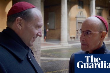 <br />
<br />
<h1>Conclave: le thriller palpitant du Vatican est l'évasion parfaite pour les amateurs de cinéma</h1><br />
<br />
<p>Un nouveau film captivant vient de sortir sur les écrans, plongeant les spectateurs dans les coulisses du Vatican pendant un conclave crucial. Mêlant suspense, intrigue et rebondissements, ce thriller promet une escapade cinématographique inoubliable.</p><br />
<br />
<h2>Points importants:</h2><br />
<ul><br /> <li>Thriller palpitant sur le Vatican</li><br /> <li>Suspense et intrigue au rendez-vous</li><br /> <li>Évasion cinématographique captivante</li><br />
</ul><br />
<br /> - 2