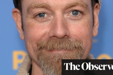 <br />
<br />
<h2>Dimanche avec Rufus Hound : ‘On va se jeter l’un l’autre en l’air pendant des heures’ | Rufus Hound</h2><br />
<br />
<p>Dimanche dernier, nous avons passé une journée avec l'humoriste britannique Rufus Hound. Il nous a parlé de son dernier spectacle, de sa carrière et de ses projets futurs. Voici un résumé de notre rencontre :</p><br />
<br />
<ul><br /> <li>Rufus Hound parle de son spectacle actuel</li><br /> <li>Ses anecdotes sur sa carrière dans le monde de l'humour</li><br /> <li>Ses projets à venir</li><br />
</ul><br />
<br /> - 7