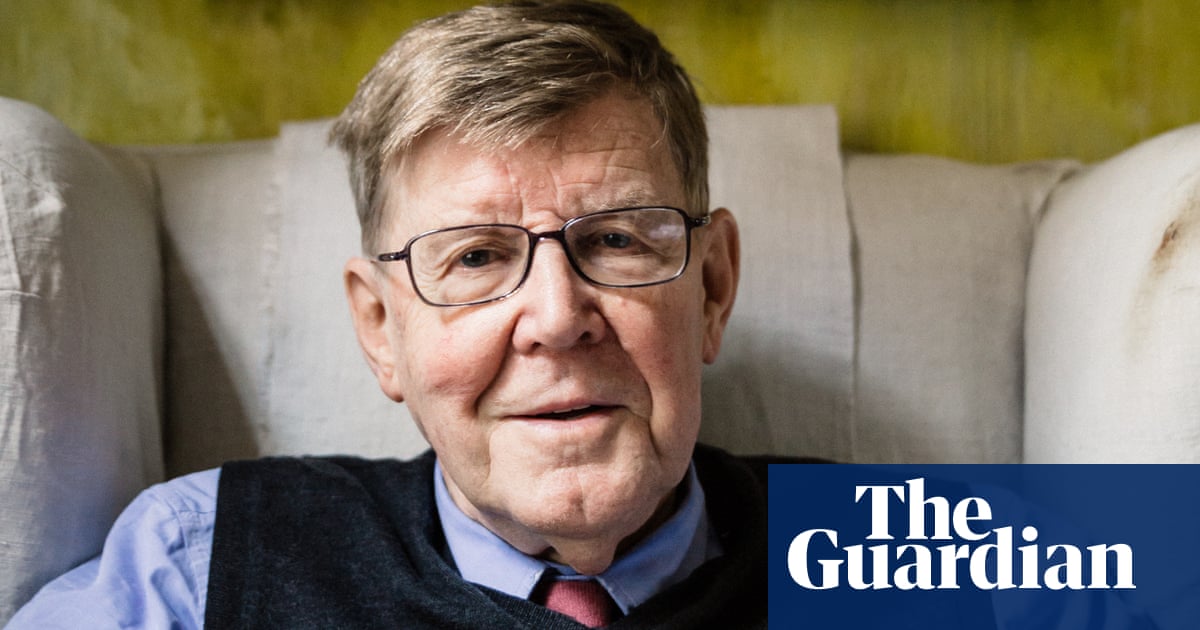 <h1>Alan Bennett fête ses 90 ans : un regard sur sa carrière et son état d'esprit actuel</h1><br />
<br />
<p>Le célèbre écrivain et dramaturge britannique Alan Bennett célèbre son 90e anniversaire. Connu pour ses œuvres littéraires acclamées et ses pièces de théâtre à succès, Bennett partage aujourd'hui son désintérêt pour l'opinion des autres, préférant se concentrer sur son art et sa créativité.</p><br />
<br />
<ol><br /> <li>Alan Bennett célèbre son 90e anniversaire</li><br /> <li>Sa carrière littéraire et théâtrale acclamée</li><br /> <li>Son attitude vis-à-vis de l'opinion publique</li><br /> <li>Focus sur son art et sa créativité</li><br />
</ol> 2 <h1>Alan Bennett fête ses 90 ans : un regard sur sa carrière et son état d'esprit actuel</h1><br />
<br />
<p>Le célèbre écrivain et dramaturge britannique Alan Bennett célèbre son 90e anniversaire. Connu pour ses œuvres littéraires acclamées et ses pièces de théâtre à succès, Bennett partage aujourd'hui son désintérêt pour l'opinion des autres, préférant se concentrer sur son art et sa créativité.</p><br />
<br />
<ol><br /> <li>Alan Bennett célèbre son 90e anniversaire</li><br /> <li>Sa carrière littéraire et théâtrale acclamée</li><br /> <li>Son attitude vis-à-vis de l'opinion publique</li><br /> <li>Focus sur son art et sa créativité</li><br />
</ol> - 1