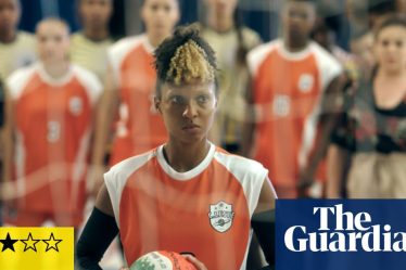 Critique de Power Alley (Levante) - Un ado brésilien de volleyball trouve du soutien dans le cauchemar de l'ère Bolsonaro | Film - 2